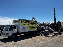 Best Garage Cleanout  in Lynnville, IN